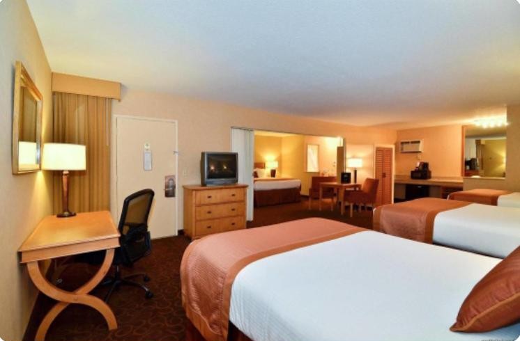 3 Bed AC Room